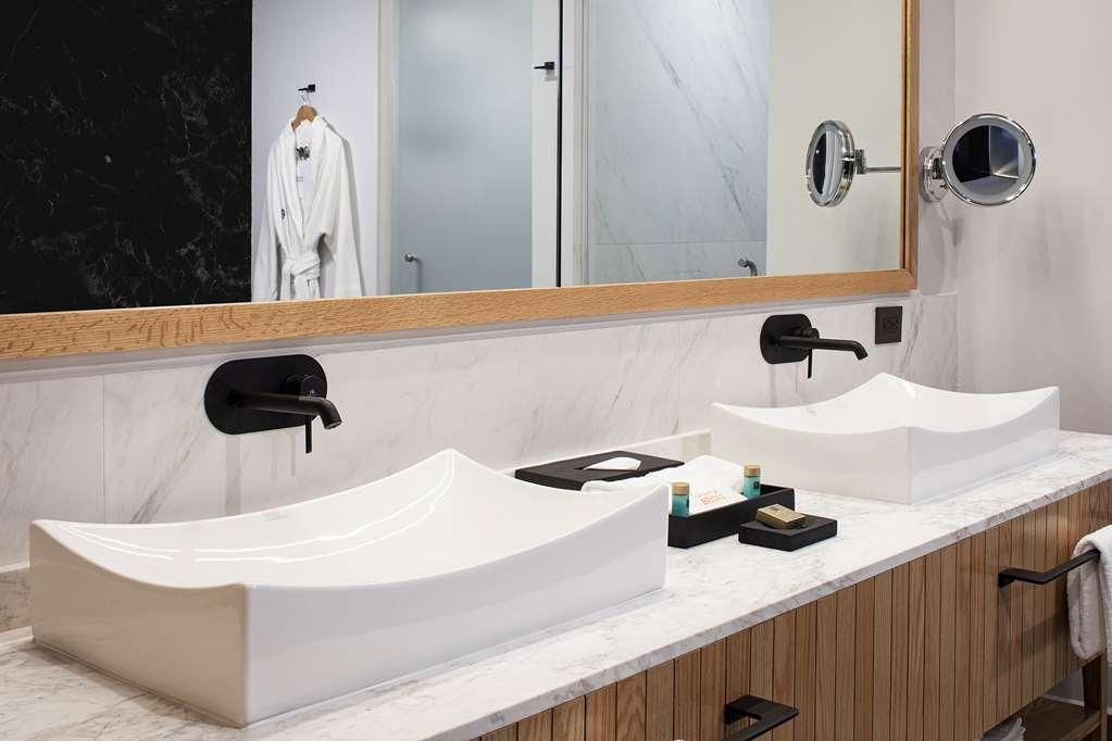 Galeria Plaza Monterrey Hotel Buitenkant foto Bathroom