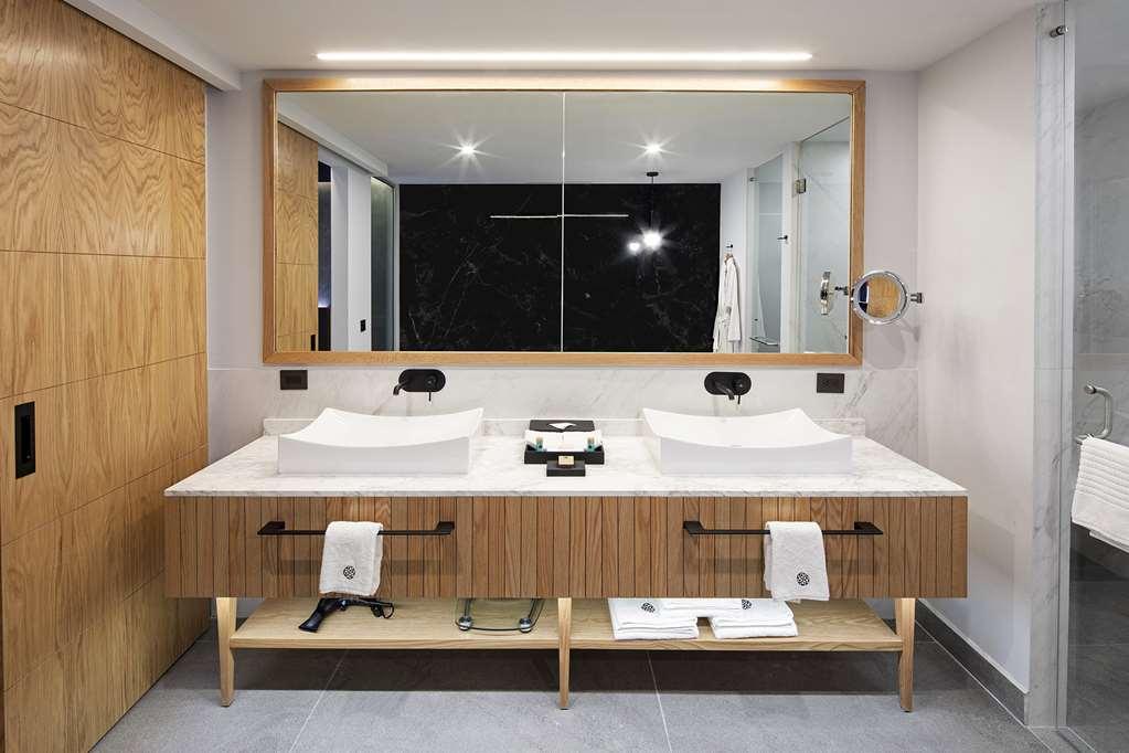 Galeria Plaza Monterrey Hotel Buitenkant foto Bathroom
