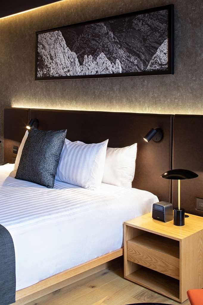 Galeria Plaza Monterrey Hotel Kamer foto A bed at the hotel