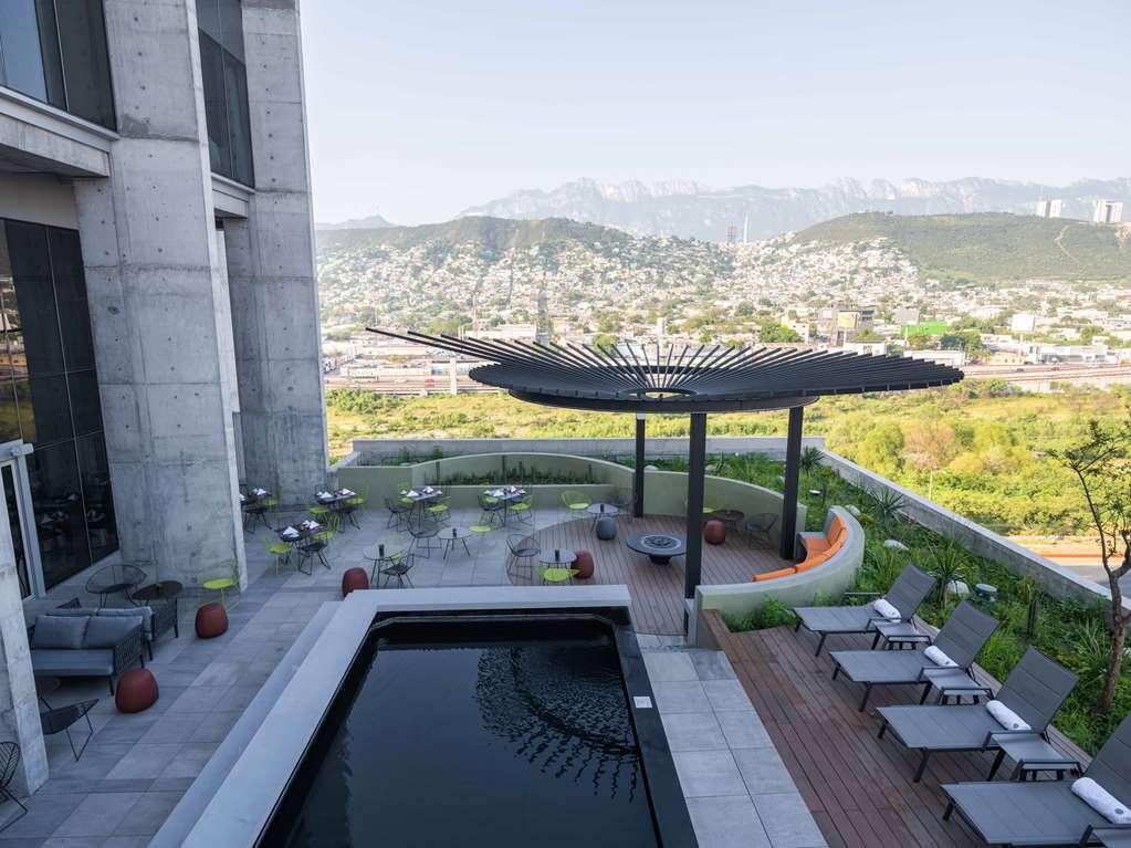 Galeria Plaza Monterrey Hotel Faciliteiten foto Rooftop pool at the hotel