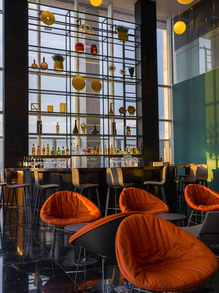 Galeria Plaza Monterrey Hotel Restaurant foto The bar at the 101 lounge