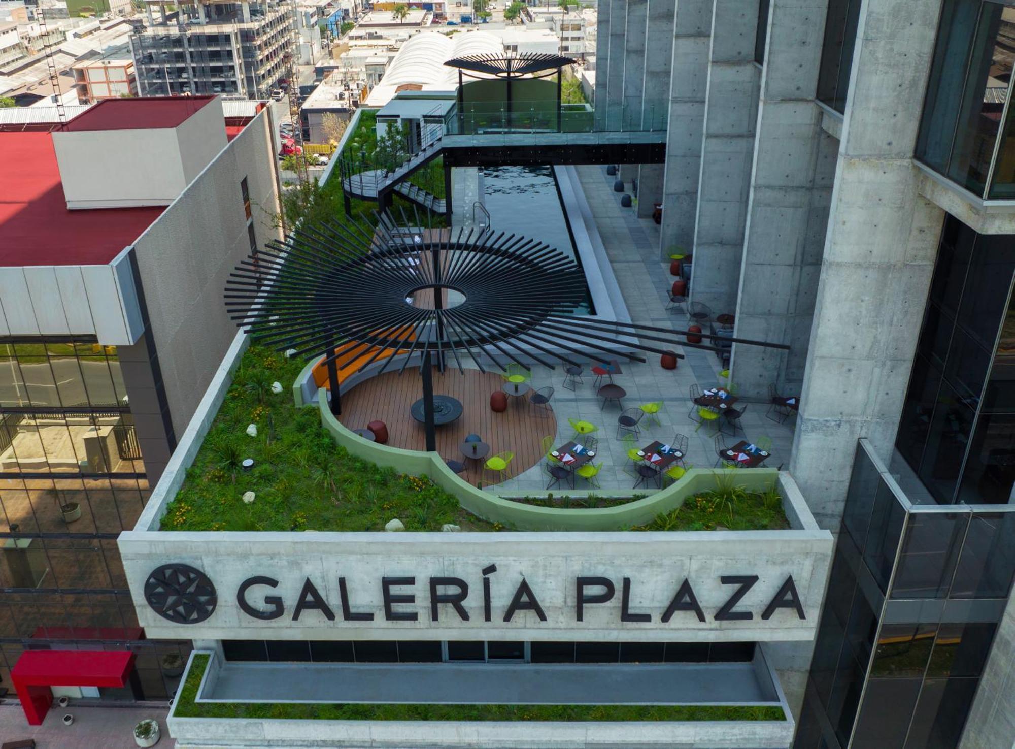 Galeria Plaza Monterrey Hotel Buitenkant foto Rooftop of the shopping mall