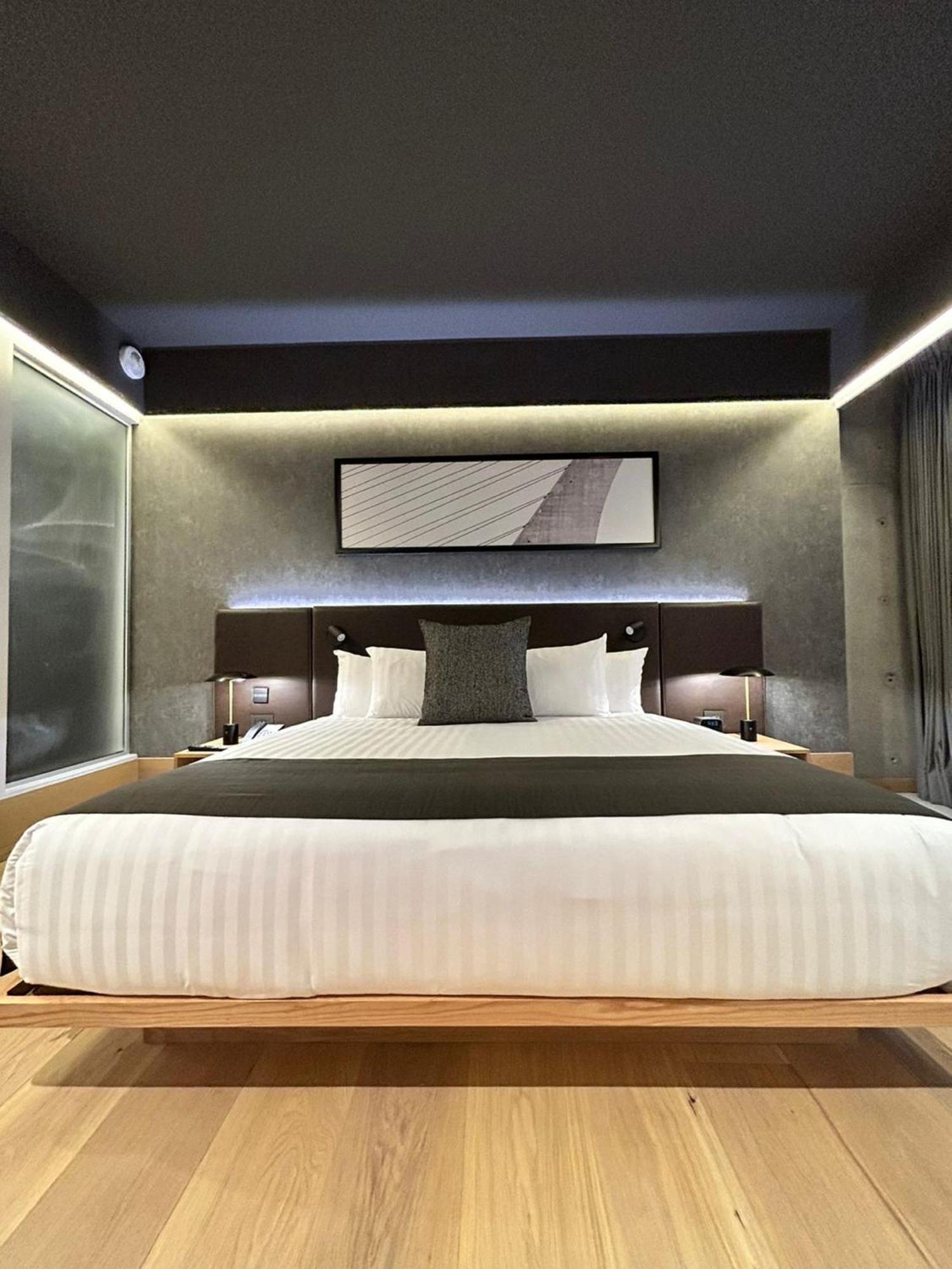 Galeria Plaza Monterrey Hotel Buitenkant foto A bedroom at the hotel